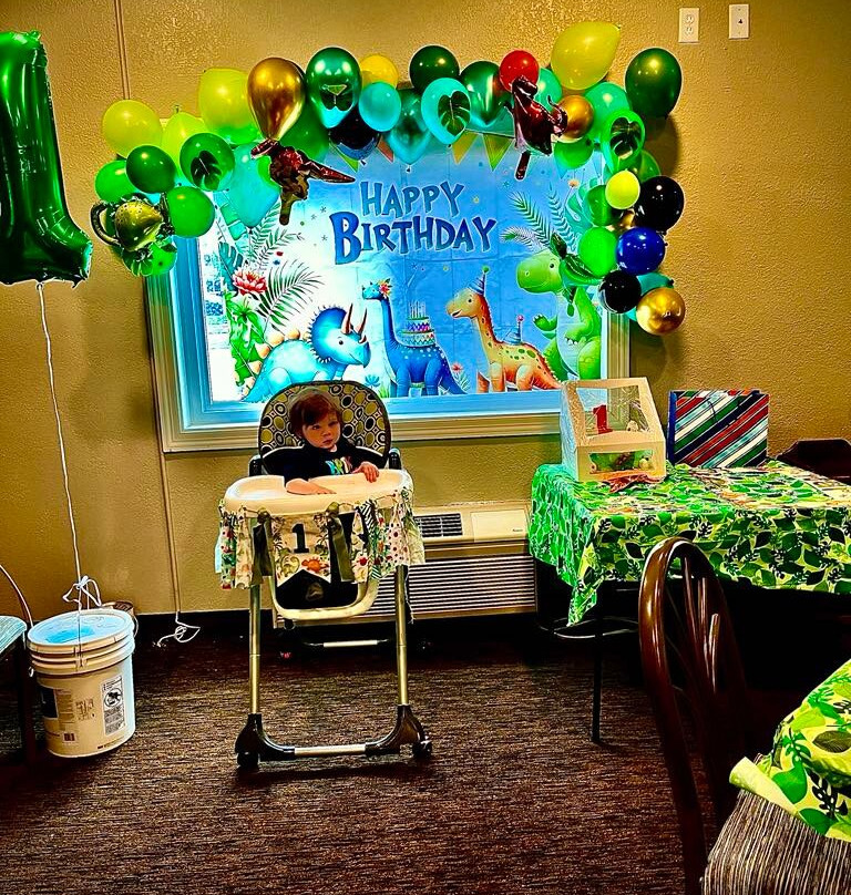 高速公路套房酒店主图