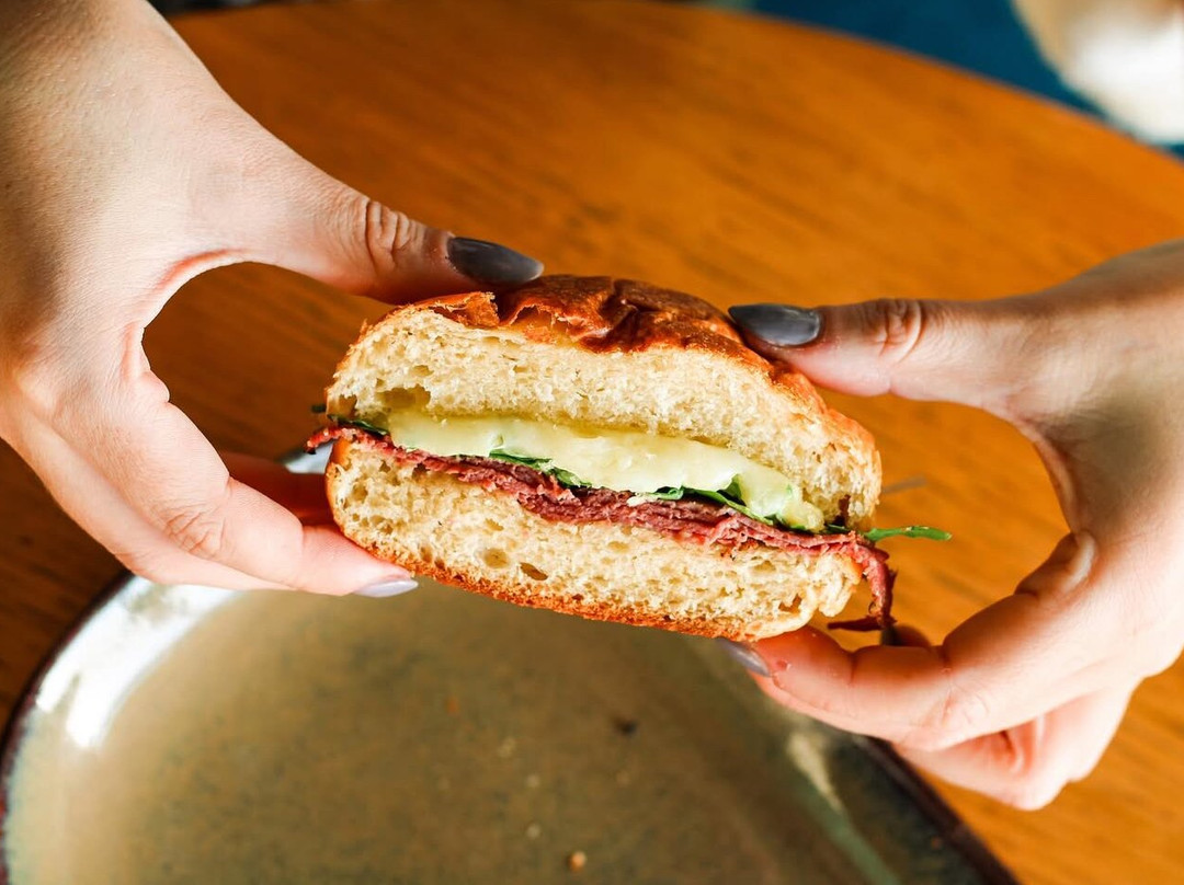 Botella Food And Wine