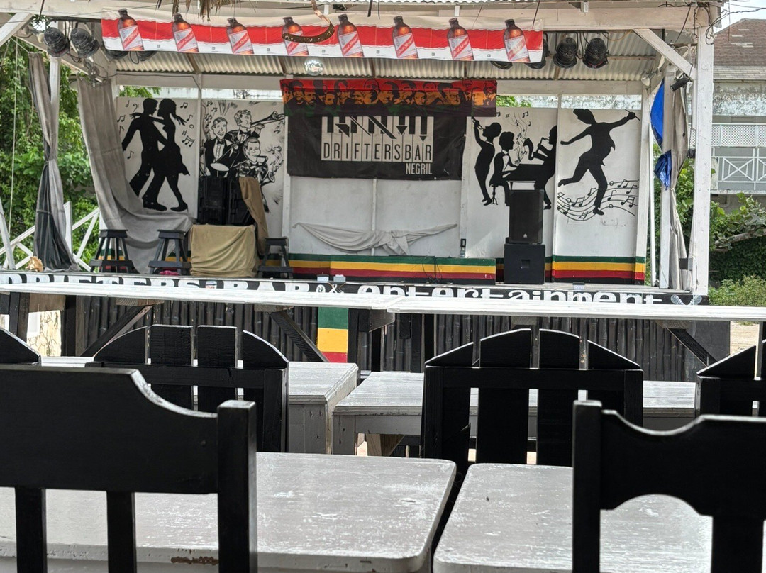 Drifters Bar & Entertainment Venue-内格里尔必去景点