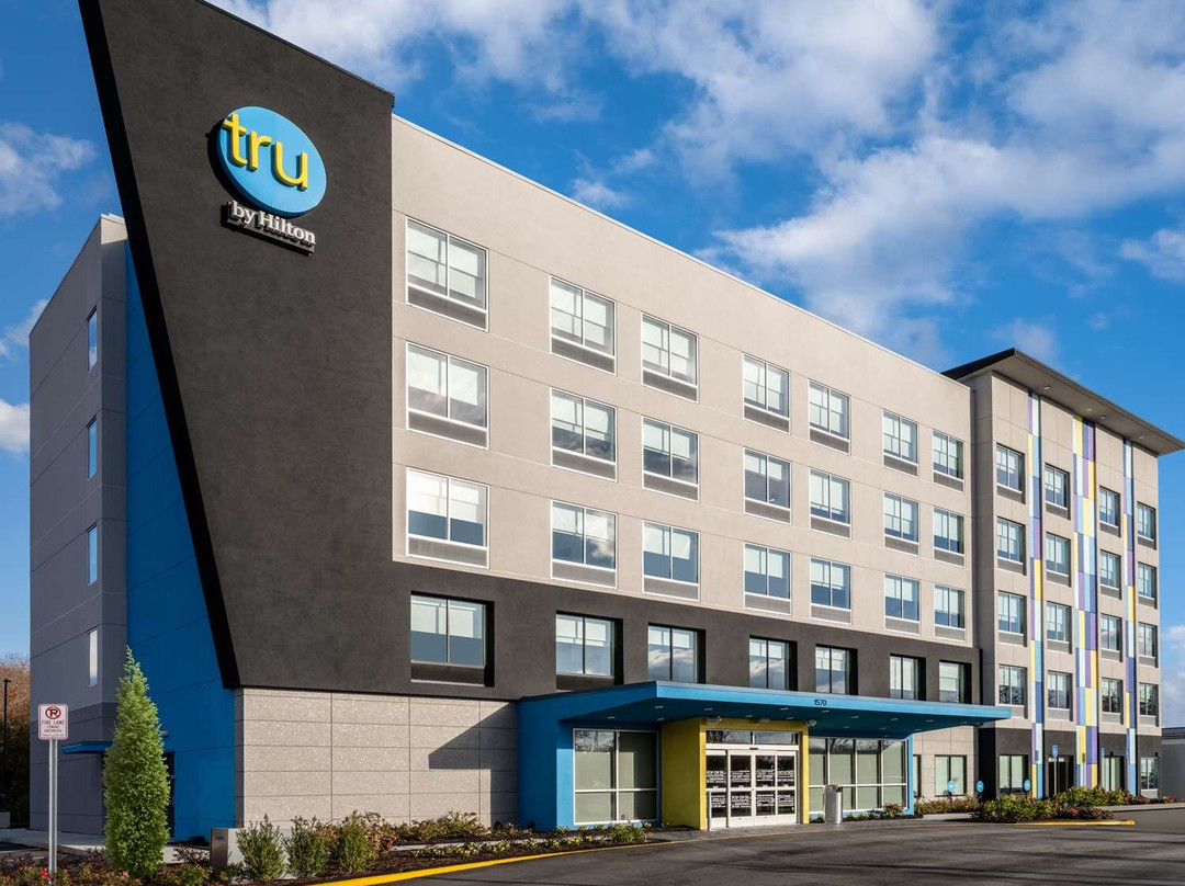Tru by Hilton Chesapeake Greenbrier