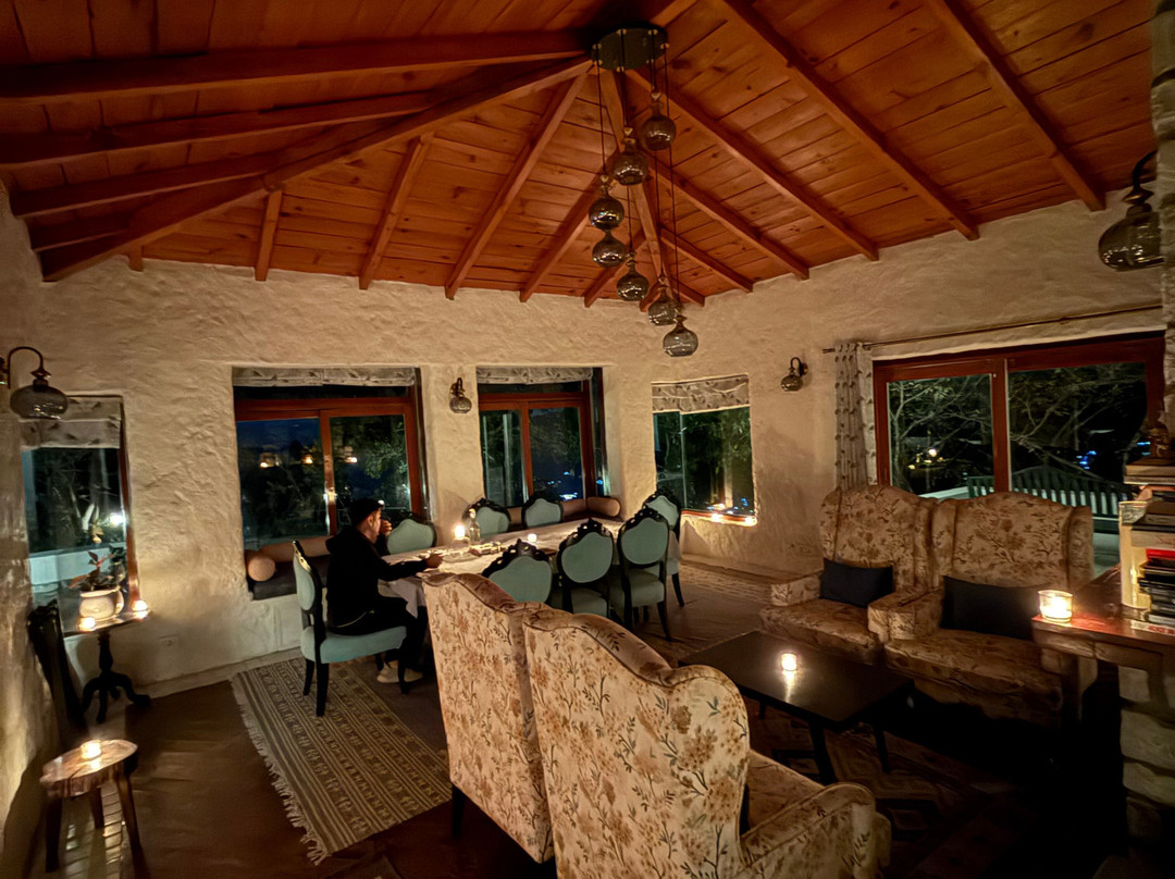 Blue Book at Gethia, Nainital主图