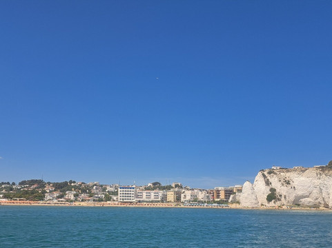 Motobarche Leonarda-维耶斯泰必去景点