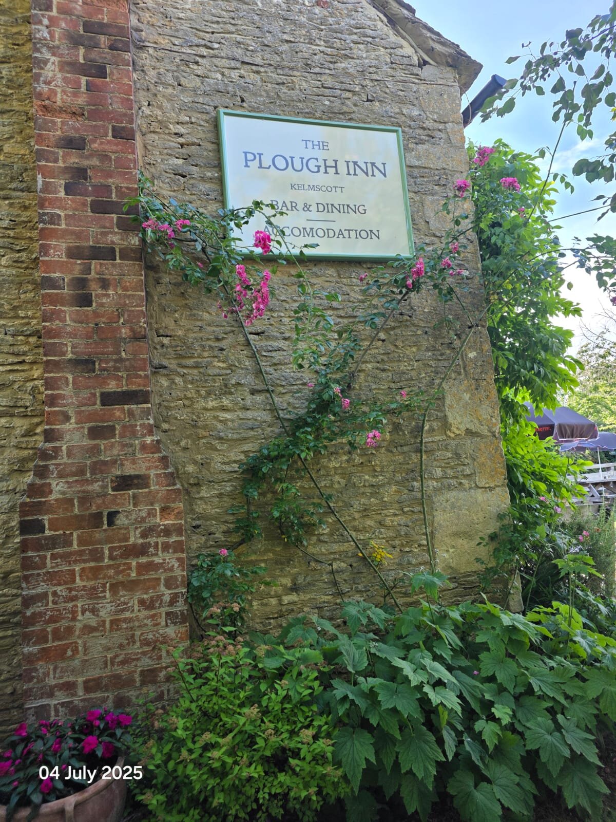 The Plough At Kelmscott-官方