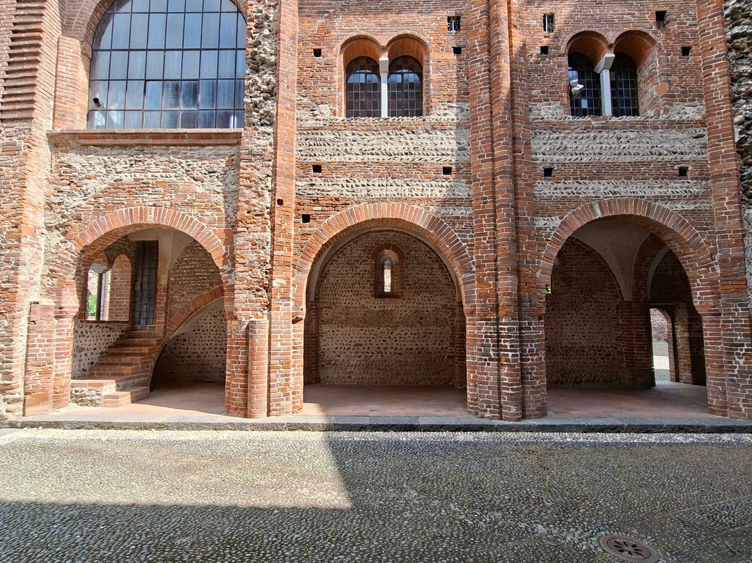 Abbazia Benedettina dei Santi Nazario e Celso-San Nazzaro Sesia必去景点