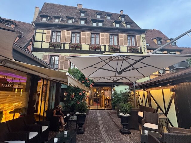 马歇尔酒店主图