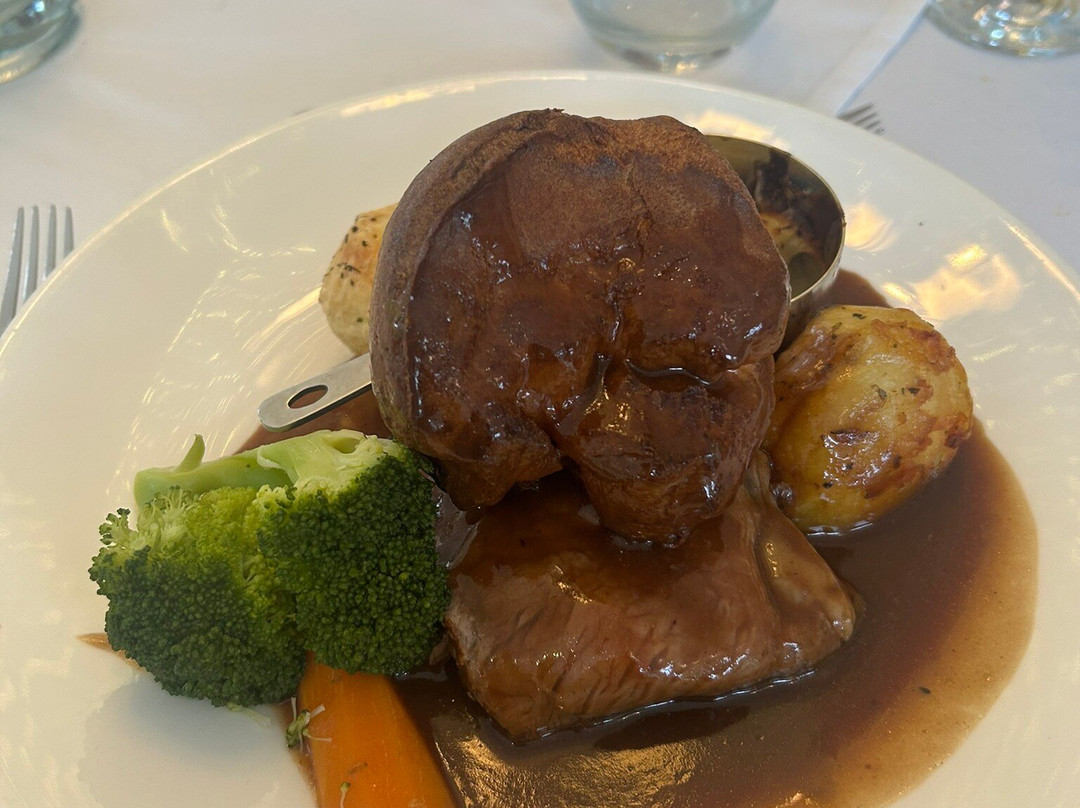 阿斯特利河畔酒店主图