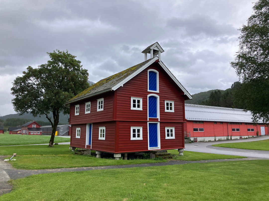 Huldefossen Waterfall-福尔德必去景点