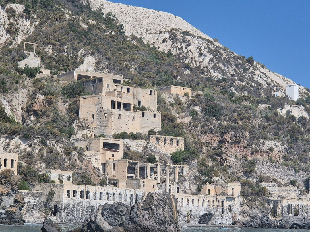 EX Cave Pomice-利帕里必去景点