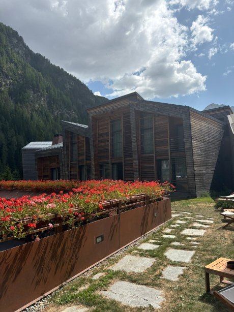 艾索斯·蒙特罗萨-官方