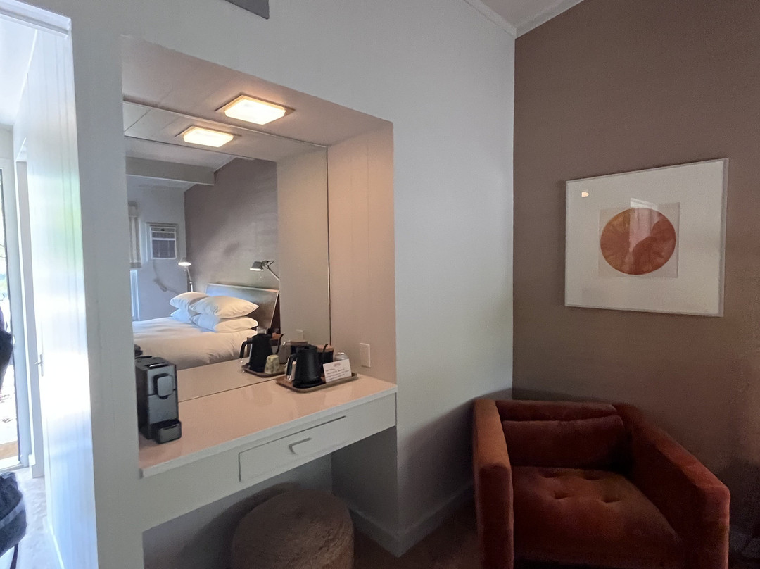 Otis Harbor Springs主图