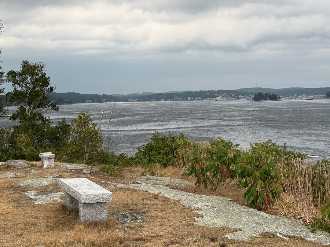 Burnt Island Lighthouse-布斯贝港必去景点