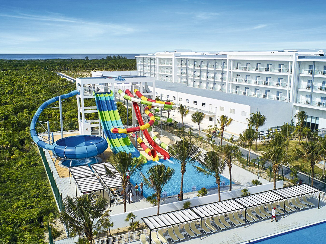 杜纳马尔悦宜湾酒店主图