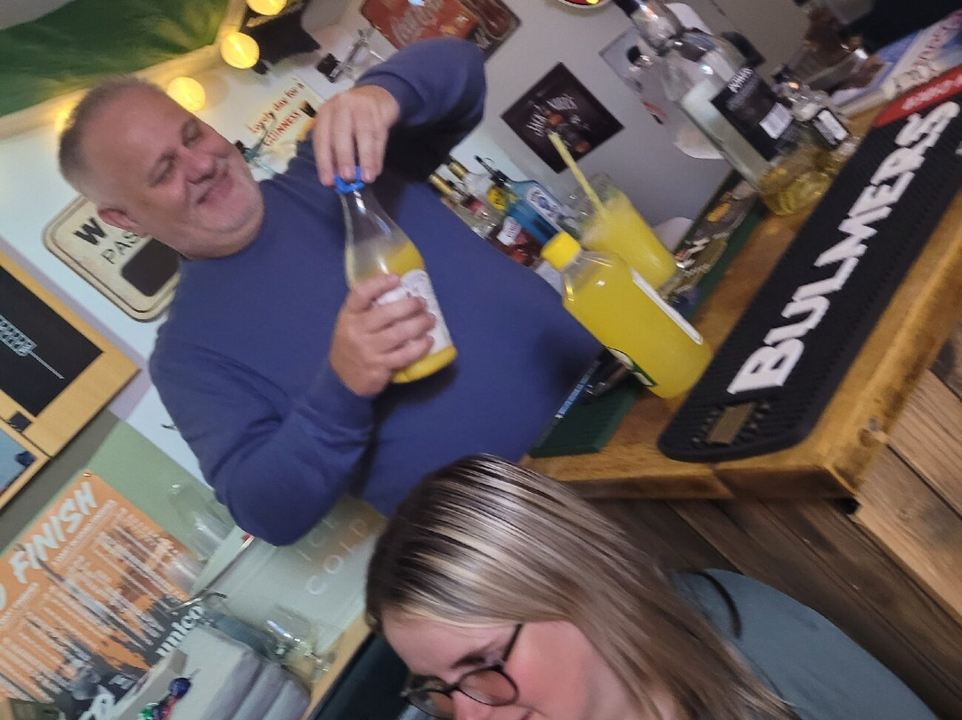 Derek's Bar