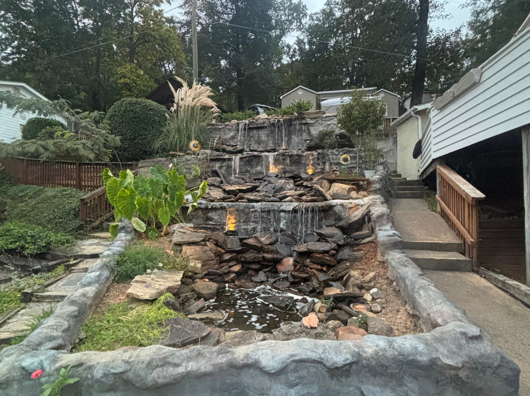 Chimney Rock Inn主图