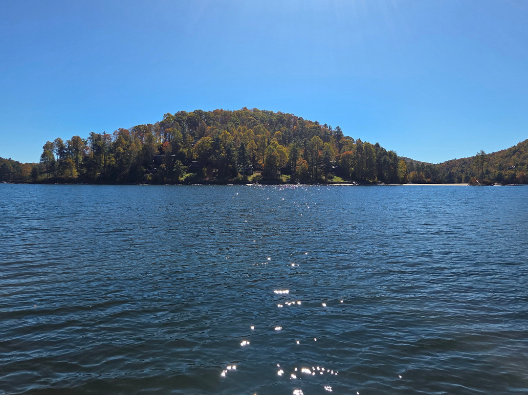 Lake Glenville Scenic Waterfall Cruises-Cashiers必去景点