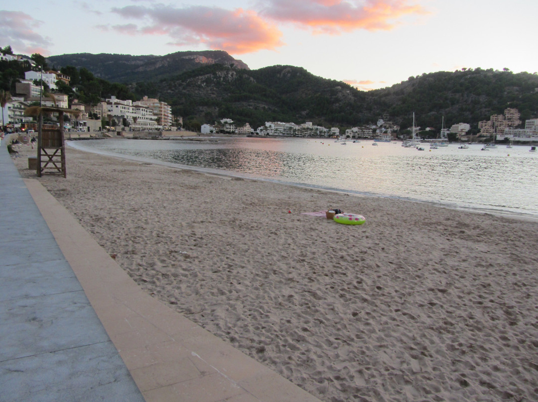 Platja dels Través-索列尔港必去景点