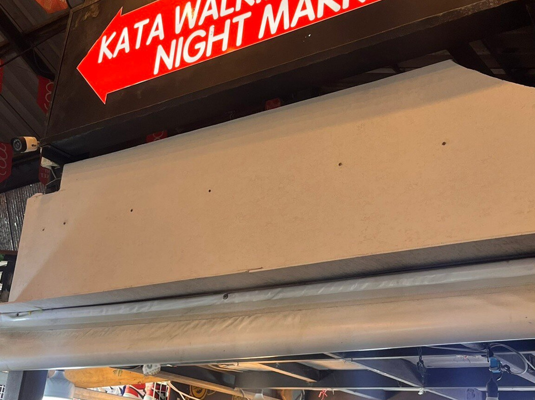 Kata Walking Street-卡塔海滩必去景点