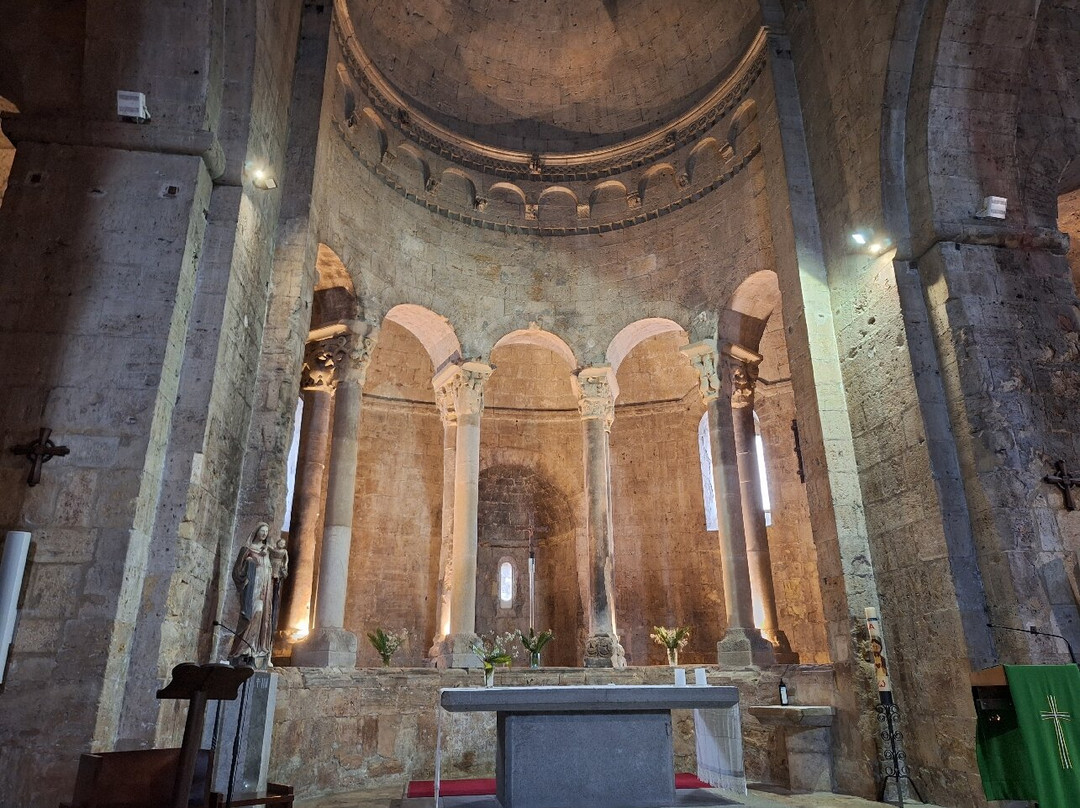 Monestir de Sant Pere de Besalú-贝沙鲁必去景点
