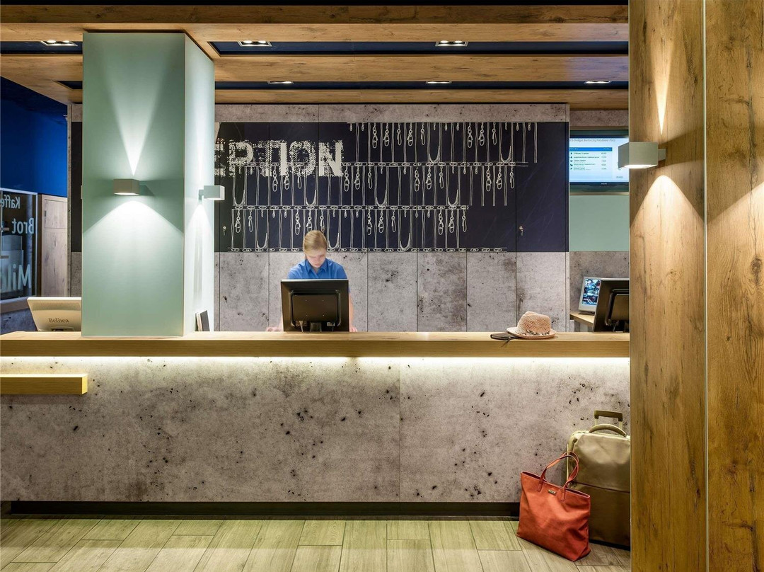 宜必思快捷戛纳穆然酒店