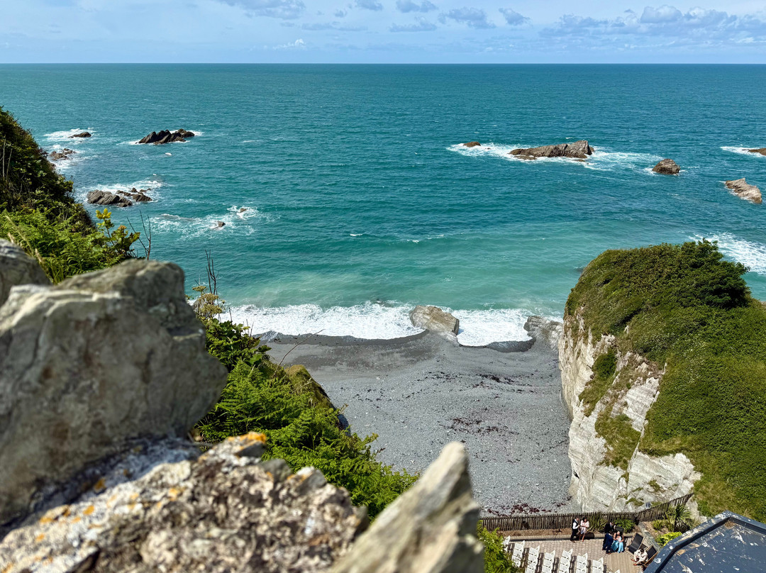 Tunnels Beaches-伊尔弗勒科姆必去景点