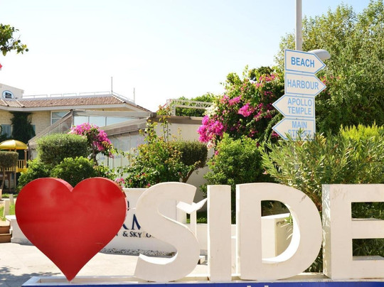 Lexor Holiday Travel Side