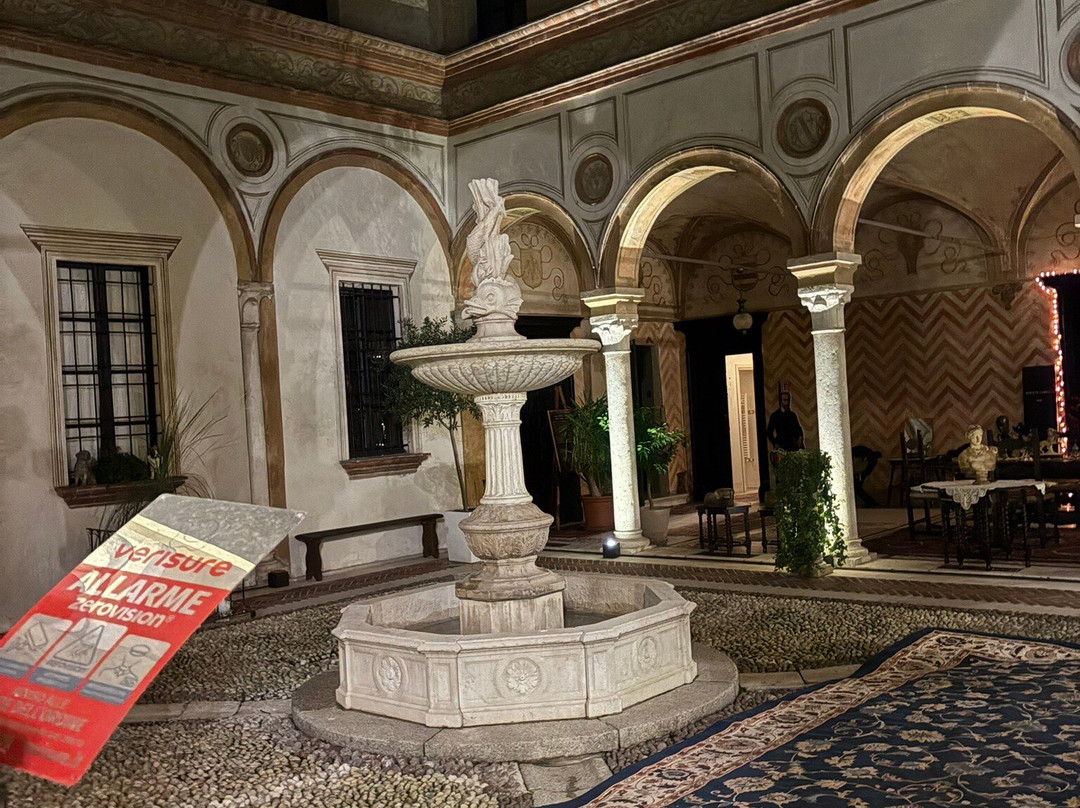 Foresteria Palazzo Guazzoni Zaccaria主图