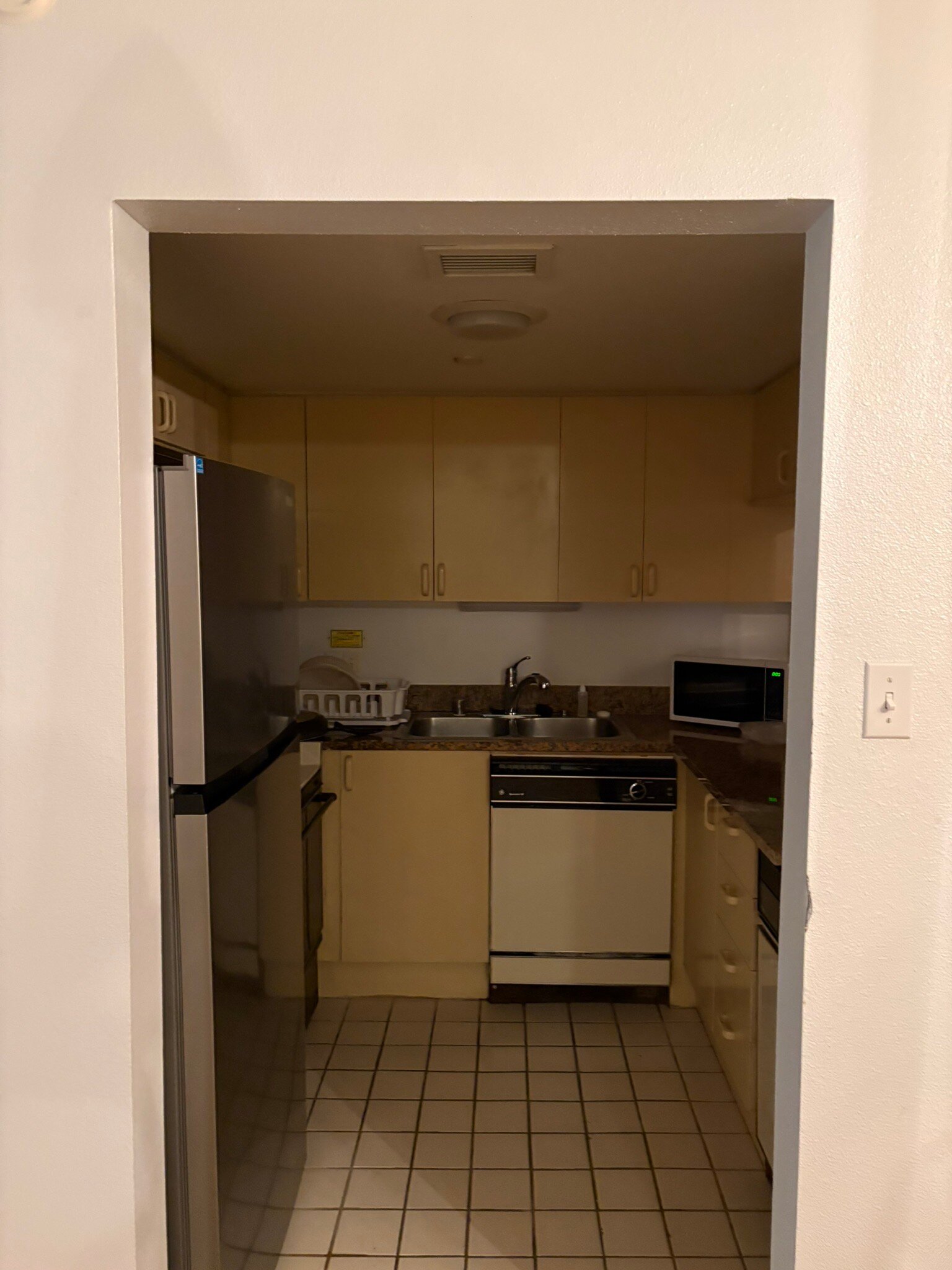 阿鲁彭海滩塔酒店-官方