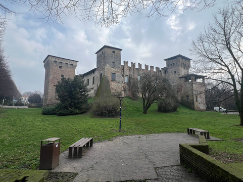 Castello Visconteo-Romano di Lombardia必去景点
