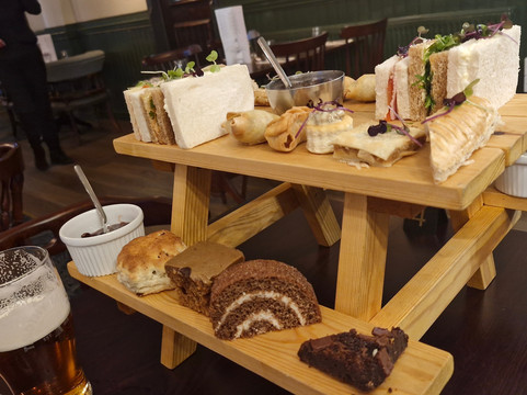 Woodlands Hotel & Pub