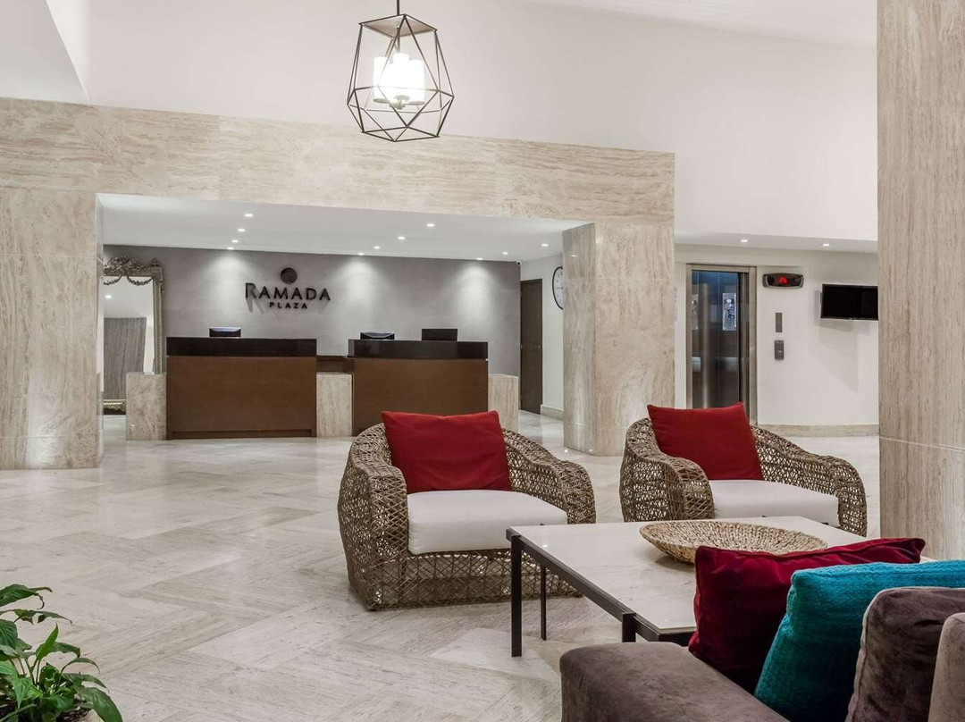 莱昂广场华美达酒店