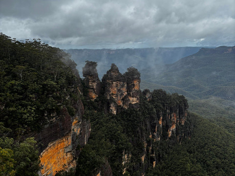 大蓝山山脉-卡通巴必去景点