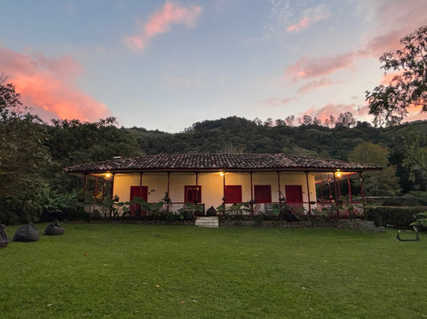 小屋生态酒店主图