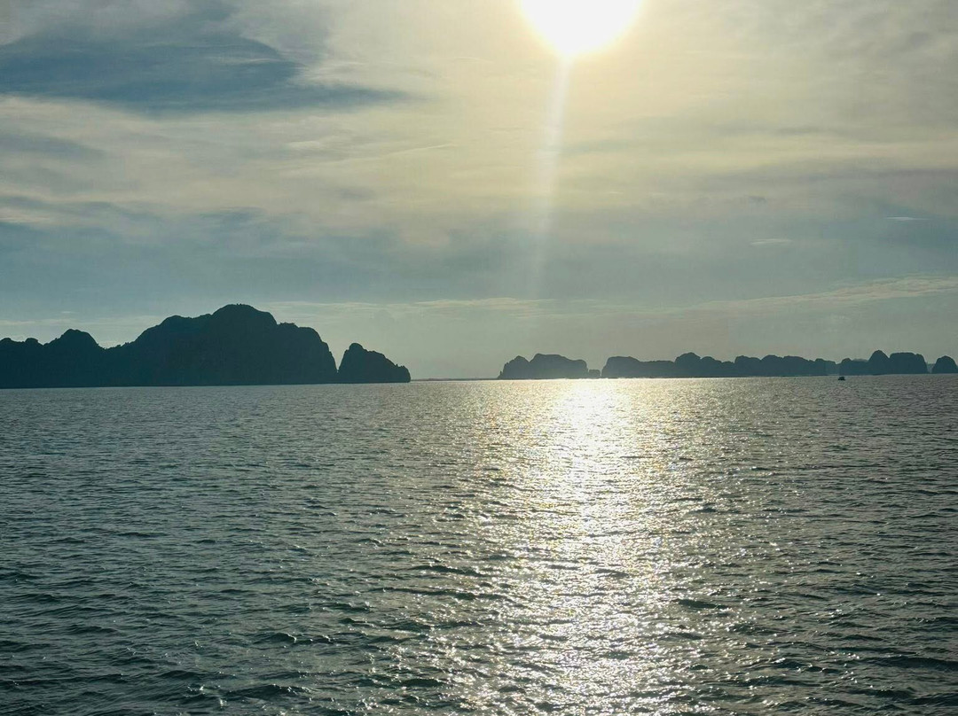 Hang Vem Lake-Cat Ba Town必去景点