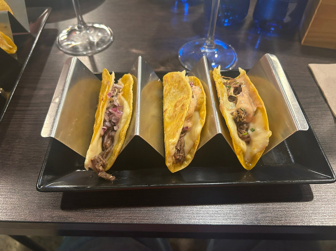 La Chica Gourmet Kitchen & Bar主图