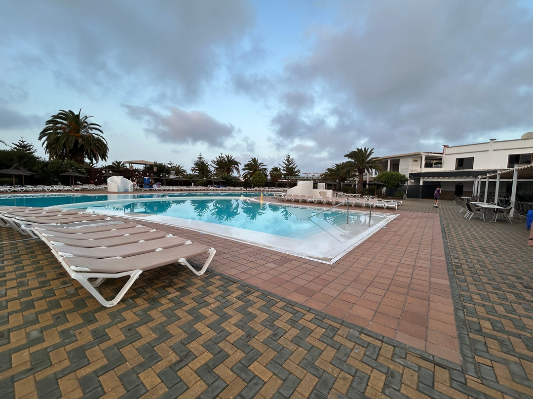 HL里奥白色海滩酒店主图