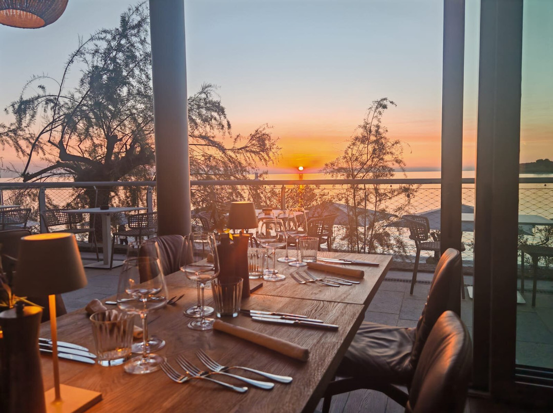 Porporela Restaurant & Sunset Bar