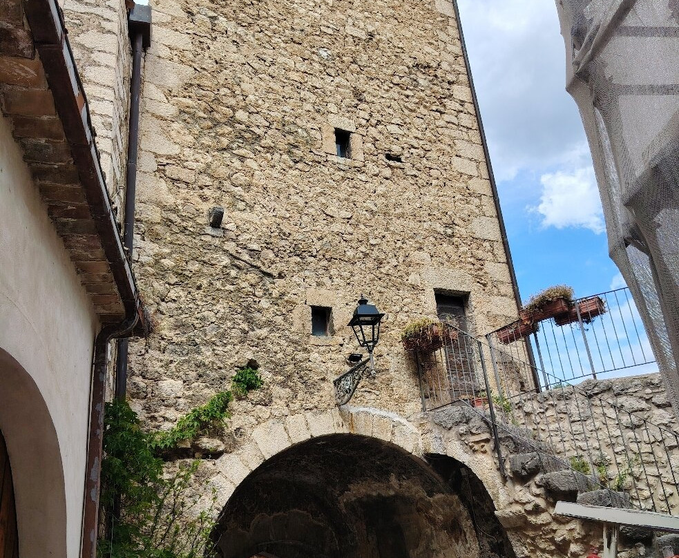 Borgo Medievale di Fontecchio-Fontecchio必去景点