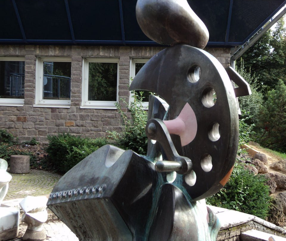 Eiermarkt mit Michel-Mort-Denkmal-巴特克罗伊茨纳赫必去景点