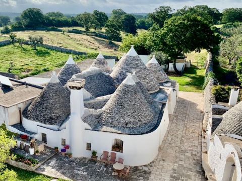 阿普里勒马塞里亚酒店-旅行者
