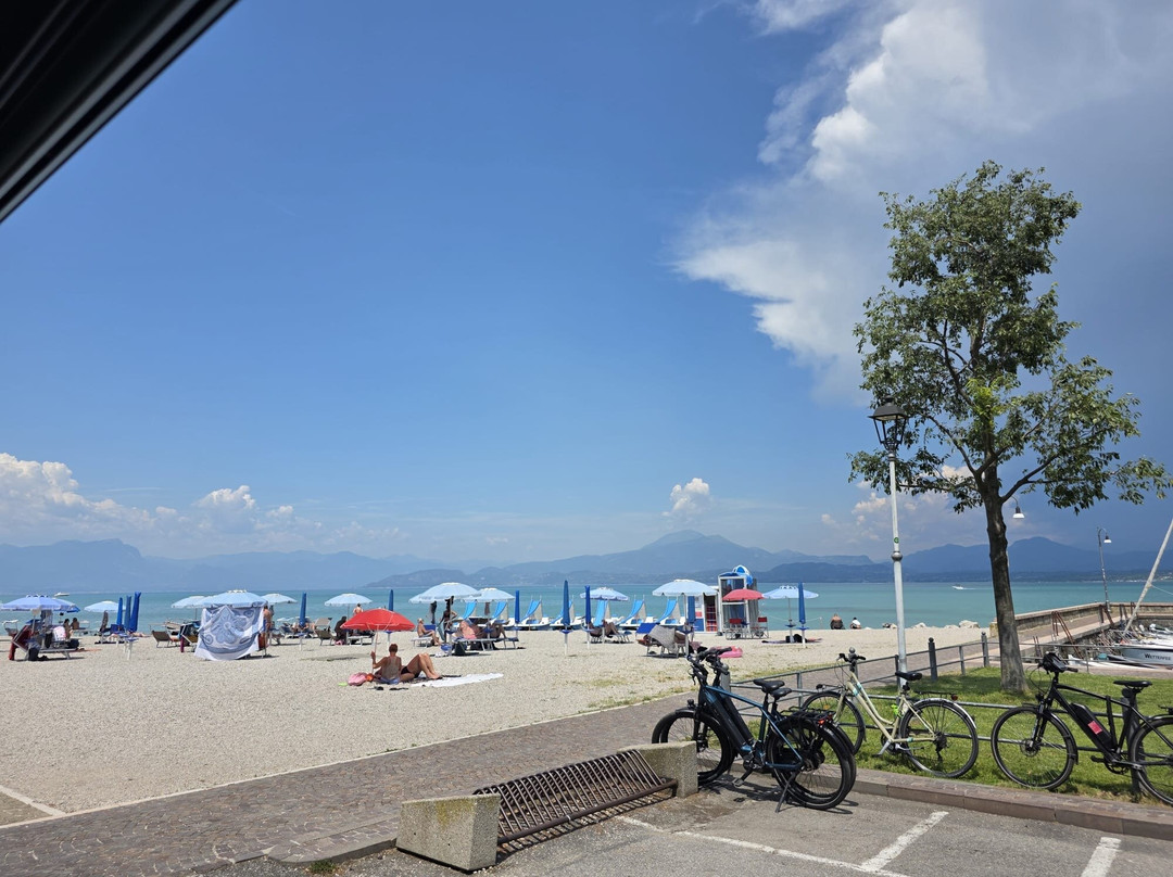 Spiaggia Bergamini-佩斯基耶拉德尔加尔达必去景点