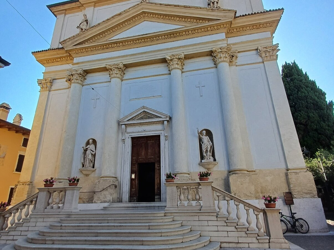 Chiesa San Zenone e Martino-拉齐塞必去景点