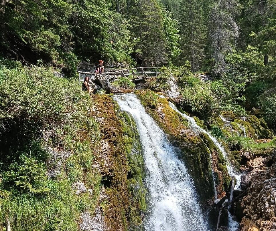 Cascate di Vallesinella-马多纳迪坎皮格里奥必去景点