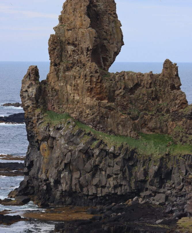Londrangar Basalt Cliffs-Hellnar必去景点