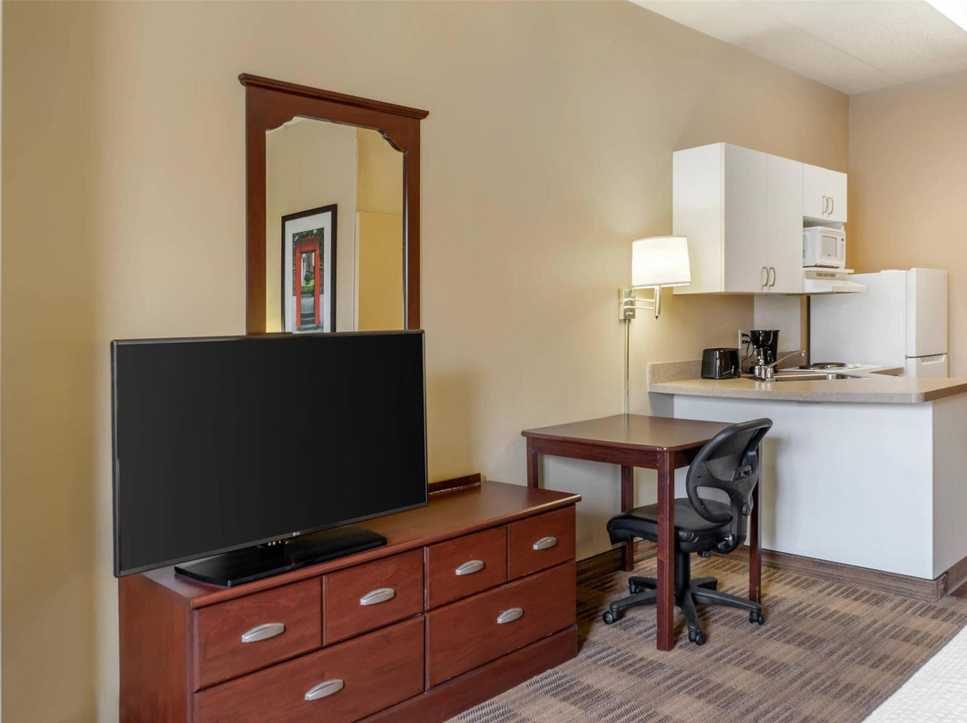 Berkeley酒店住宿-MainStay Suites Chicago Hillside