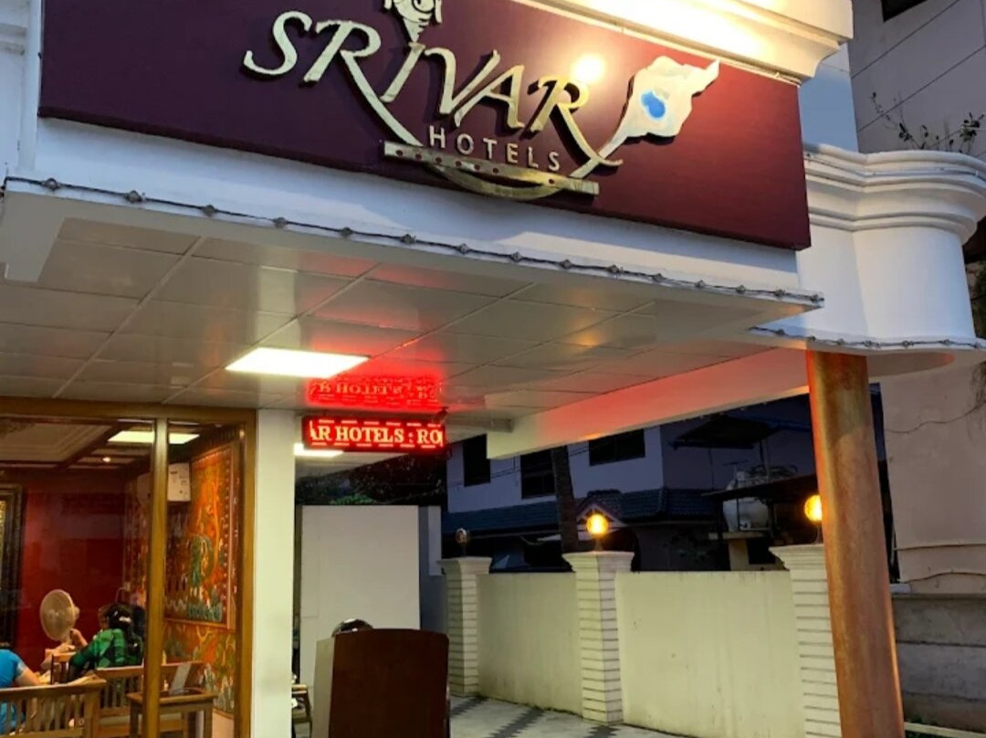 斯里瓦尔酒店主图