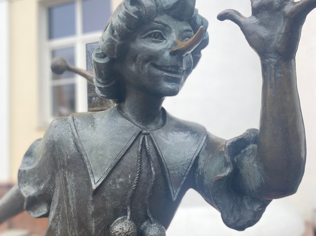 Zolotoi Klyuchik Sculptural Composition-哥梅尔必去景点