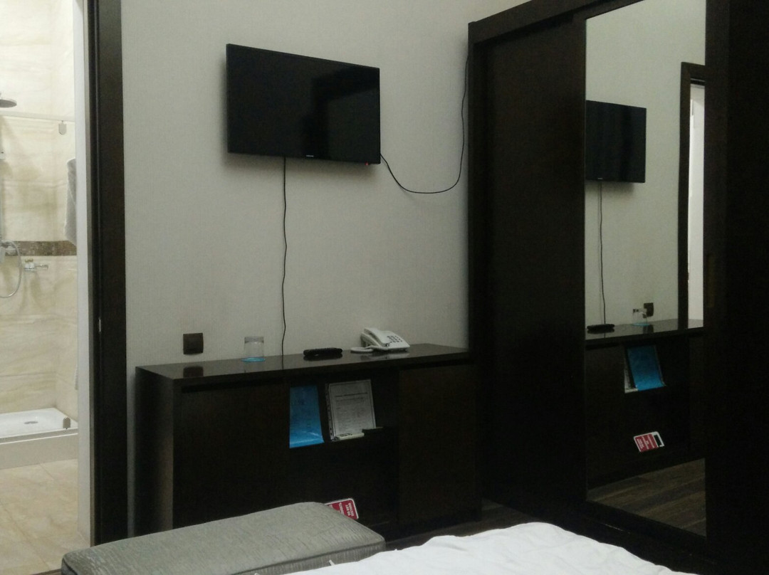 Taraz酒店住宿-Inju