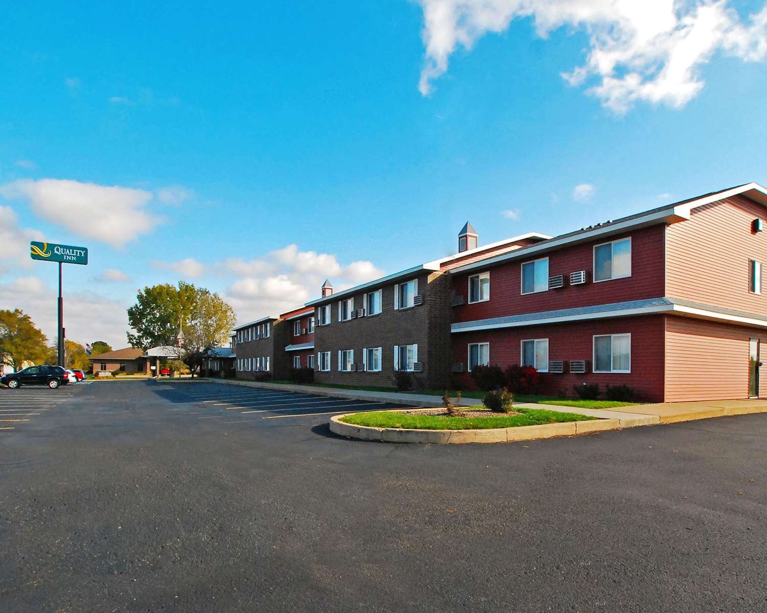 Hudson Inn & Suites-官方