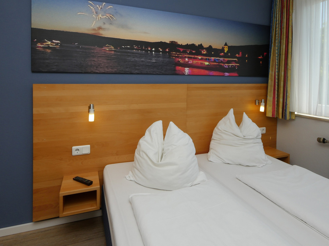 Pinger Hotels & Tours