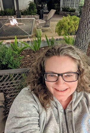 蓝丝拜酒店主图